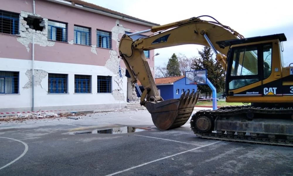 Η κατεδάφιση του σχολείου στο Δαμάσι που χτυπήθηκε από το σεισμό
